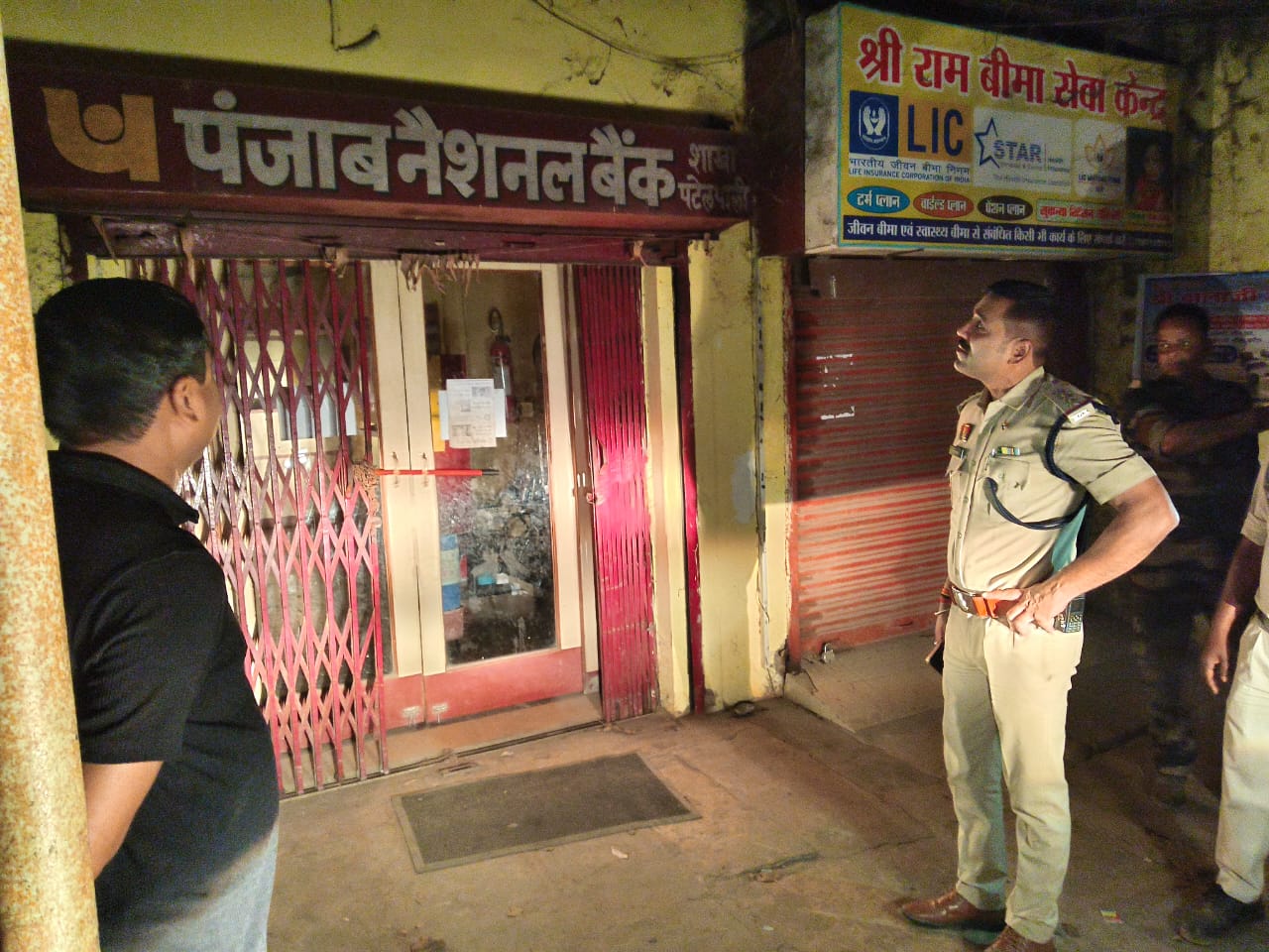 जूटमिल पुलिस की मुस्तैदी से नाकाम हुई बैंक लूट की वारदात  संदिग्ध गतिविधि पर तत्काल पुलिस के रिस्पॉन्स से आरोपियों के मंसूबे हुए फेल