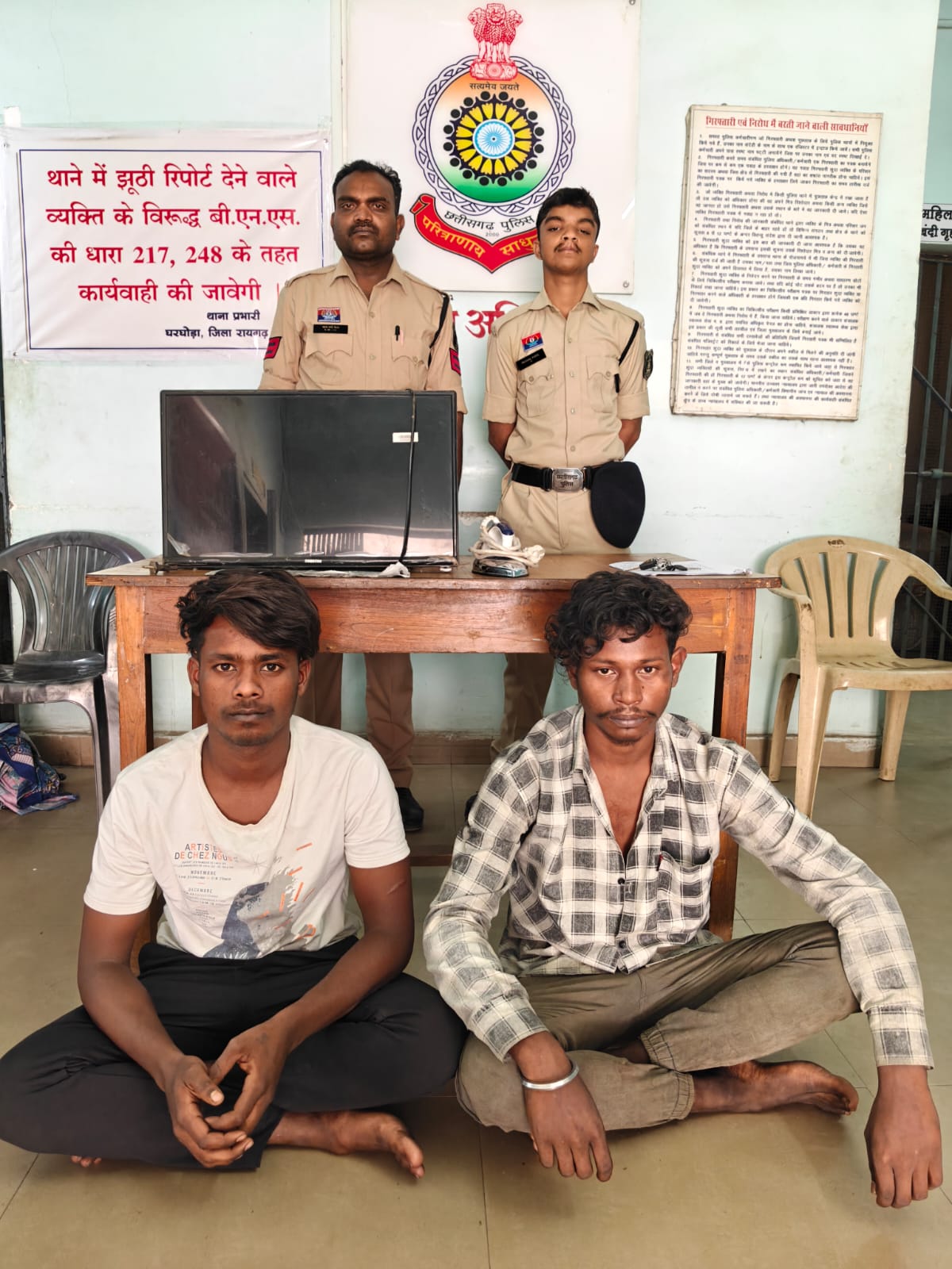 घरघोड़ा पुलिस ने 24 घंटे में सुलझाया मकान से चोरी का मामला चोरी किए गए सामान बरामद त्वरित कार्रवाई में आरोपियों से 9,200 रुपये का मशरूका जब्त