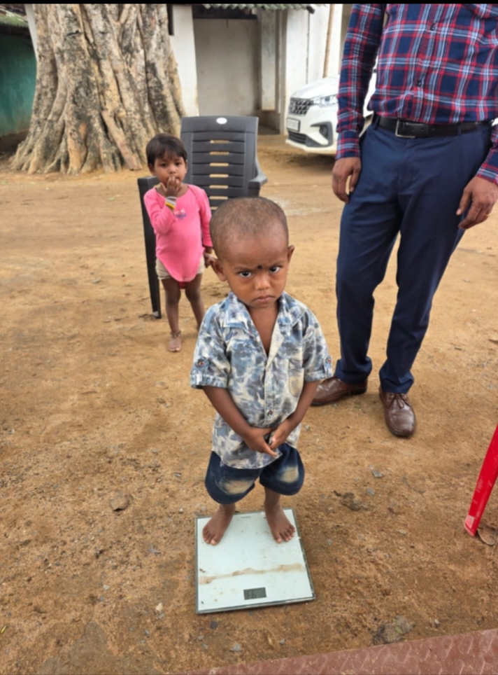 अदाणी फाउंडेशन की मोबाइल हेल्थ केयर यूनिट बनी ग्रामीणों का सहारा, तेन्दूमुड़ी में 43 लोग लाभान्वित