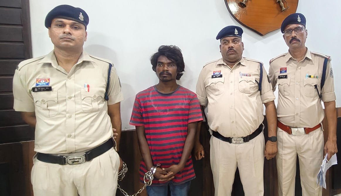 मारपीट कर रहे युवकों को समझने पहुंचे पार्षद को लोहे के जैक रॉड से सिर पर वार कर घायल करने वाला हत्या के प्रयास का आरोपी गिरफ्तार