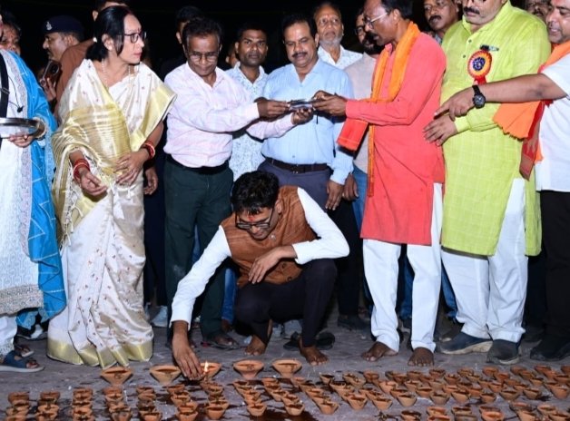 आशीर्वाद का दीया’ उत्सव के तहत 40 हजार से अधिक दीपों से जगमगाया रायगढ़ का सिंदूर पार्क